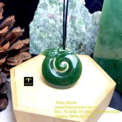 Mặt dây chuyền ngọc bích Maori Koru mix, kích thước 39mm