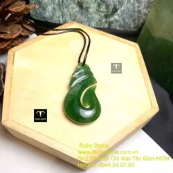 Mặt dây chuyền ngọc bích Maori kiểu Matau (lưỡi câu cá), kích thước 40mm - Ảnh 2