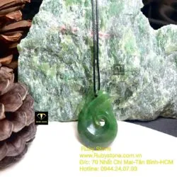Mặt dây chuyền ngọc bích Maori kiểu Matau (lưỡi câu cá) , kích thước 43mm