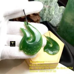 Mặt dây chuyền ngọc bích Maori kiểu Matau (lưỡi câu cá), kích thước 55mm