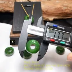 Charm ngọc bích mài giác xanh lá Charm ngọc bích mài giác xanh lá