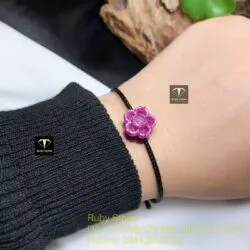 Charm hoa sen Ruby Nam Phi mix dây cáp đen