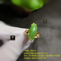Nhẫn hạt dưa Ngọc bích Canada xanh lá, vàng 18k