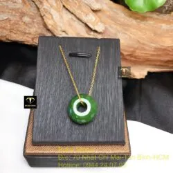 Charm ngọc bích mài giác xanh lá Charm ngọc bích mài giác xanh lá