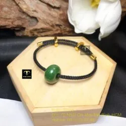 Vòng tay charm ngọc bích xanh lá mài trơn