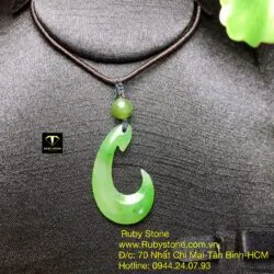 Mặt dây chuyền ngọc bích Maori kiểu Matau (lưỡi câu cá), KT 38mm