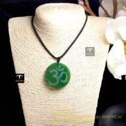 Mặt dây chuyền chữ “OM” ngọc bích Canada, kích thước 39mm - Ảnh 4