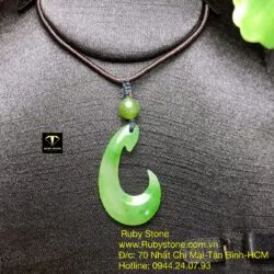 Mặt dây chuyền ngọc bích Maori kiểu Matau (lưỡi câu cá), KT 38mm