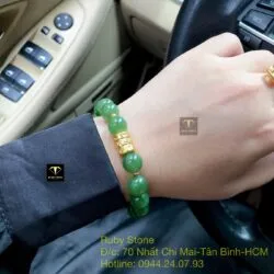 Vòng Ngọc bích xanh lá 10 ly, mix chú "Om" vàng 24k - Hình ảnh 5
