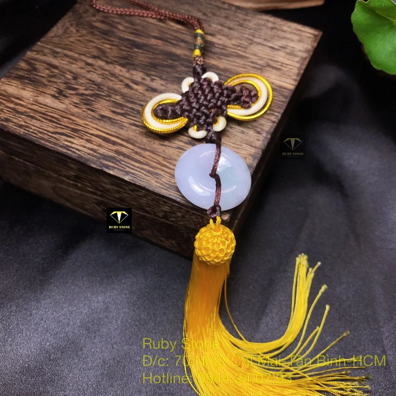 Ngọc bội đồng điếu Cẩm thạch trắng phớt xanh, ánh tím nhẹ Ngọc bội đồng điếu Cẩm thạch trắng phớt xanh, ánh tím nhẹ - Ảnh 2