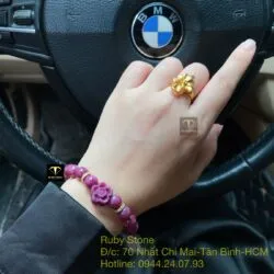 Vòng tay Ruby Nam Phi mix charm hoa sen và bánh xe vàng đính tấm 18k