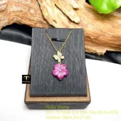 Mặt dây chuyền hoa mai Ruby Nam Phi, móc bướm vàng 18k