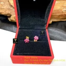 Khuyên tai hoa mai Ruby Nam Phi, vàng 18k - Hình ảnh 4