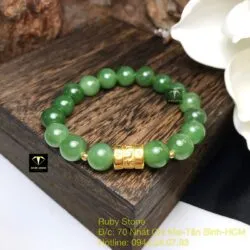 Vòng Ngọc bích xanh lá 10 ly, mix chú "Om" vàng 24k - Hình ảnh 4