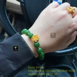 Vòng Ngọc bích xanh lá, mix charm Hoa sen vàng 24k