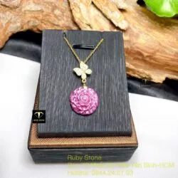 Mặt dây chuyền hoa mẫu đơn Ruby Nam Phi, vàng 18k