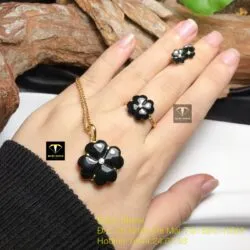 Khuyên tai cỏ bốn cánh ngọc Phỉ Thúy Mực Dục, vàng 18k - Ảnh 3