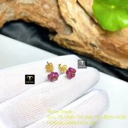 Khuyên tai hoa mai Ruby Nam Phi, vàng 18k - Hình ảnh 3