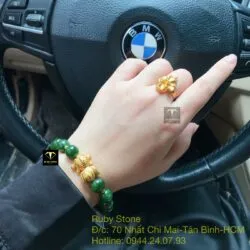 Vòng tay Ngọc bích xanh lý 10 ly, mix charm vàng con cá 24k - Hình ảnh 6
