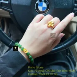 Vòng tay Ngọc bích xanh lý 8 ly, mix charm thỏi vàng 24k - Hình ảnh 5