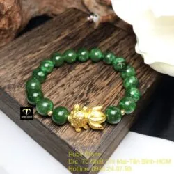 Vòng tay Ngọc bích xanh lý 10 ly, mix charm vàng con cá 24k - Hình ảnh 2