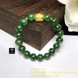 Vòng tay Ngọc bích 10 ly mix Lu chú "Om" vàng 24k - Hình ảnh 2