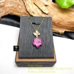 Mặt dây chuyền hoa mai Ruby Nam Phi, móc bướm vàng 18k - Ảnh 2