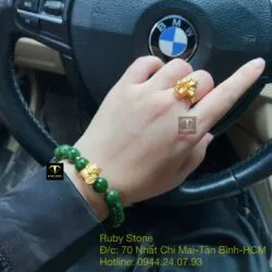 Vòng tay Ngọc bích xanh lý 10 ly, mix charm mèo Thần tài vàng 24k