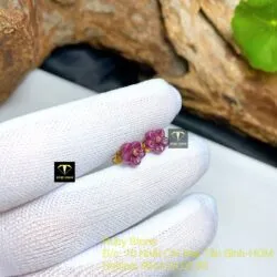 Khuyên tai hoa mai Ruby Nam Phi, vàng 18k - Hình ảnh 5