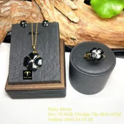 Bộ trang sức cỏ bốn cánh ngọc Phỉ Thúy Mực Dục, vàng 18k - Hình ảnh 3