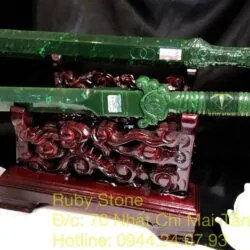 Bảo kiếm ngọc bích Canada chạm tay tinh xảo, dài 40cm