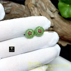 Khuyên tai hoa mẫu đơn Ngọc bích, vàng 18k Khuyên tai hoa mẫu đơn Ngọc bích, vàng 18k