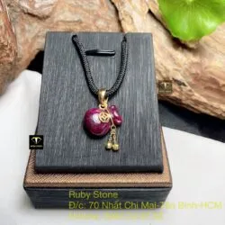 Mặt dây chuyền túi tiền Ruby Nam Phi, vàng 18k