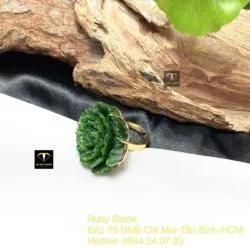 Nhẫn hoa mẫu đơn Ngọc bích, vàng 18k Nhẫn hoa mẫu đơn Ngọc bích, vàng 18k