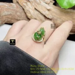 Nhẫn tỳ hưu ngọc bích Canada xanh lá, vàng 18k