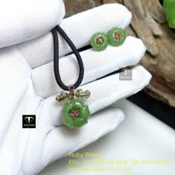 Mặt dây chuyền và khuyên tai hoa mẫu đơn Ngọc bích, vàng 18k