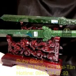 Bảo kiếm ngọc bích Canada chạm tay tinh xảo, dài 40cm