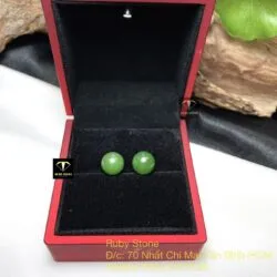 Khuyên tai trái châu ngọc bích xanh lá 9 ly, vàng 18k Khuyên tai trái châu ngọc bích xanh lá 9 ly, vàng 18k