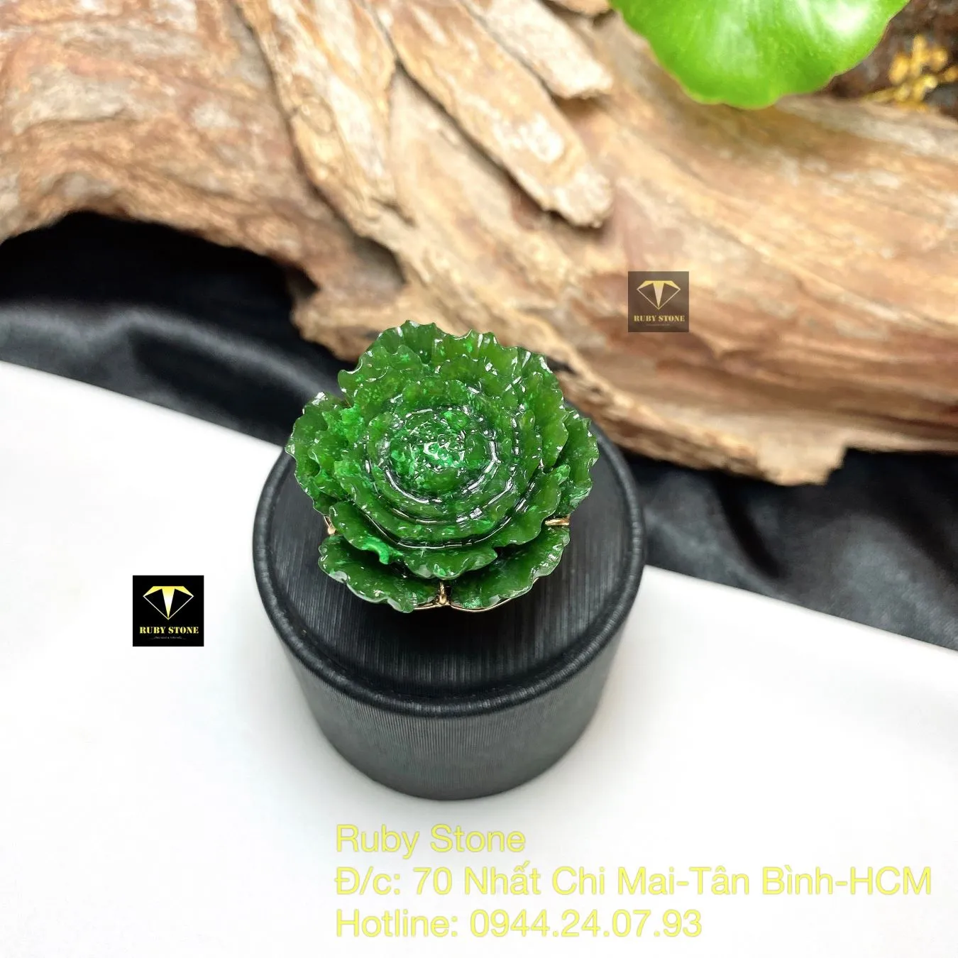 Nhẫn hoa mẫu đơn Ngọc bích, vàng 18k Nhẫn hoa mẫu đơn Ngọc bích, vàng 18k - Ảnh 2