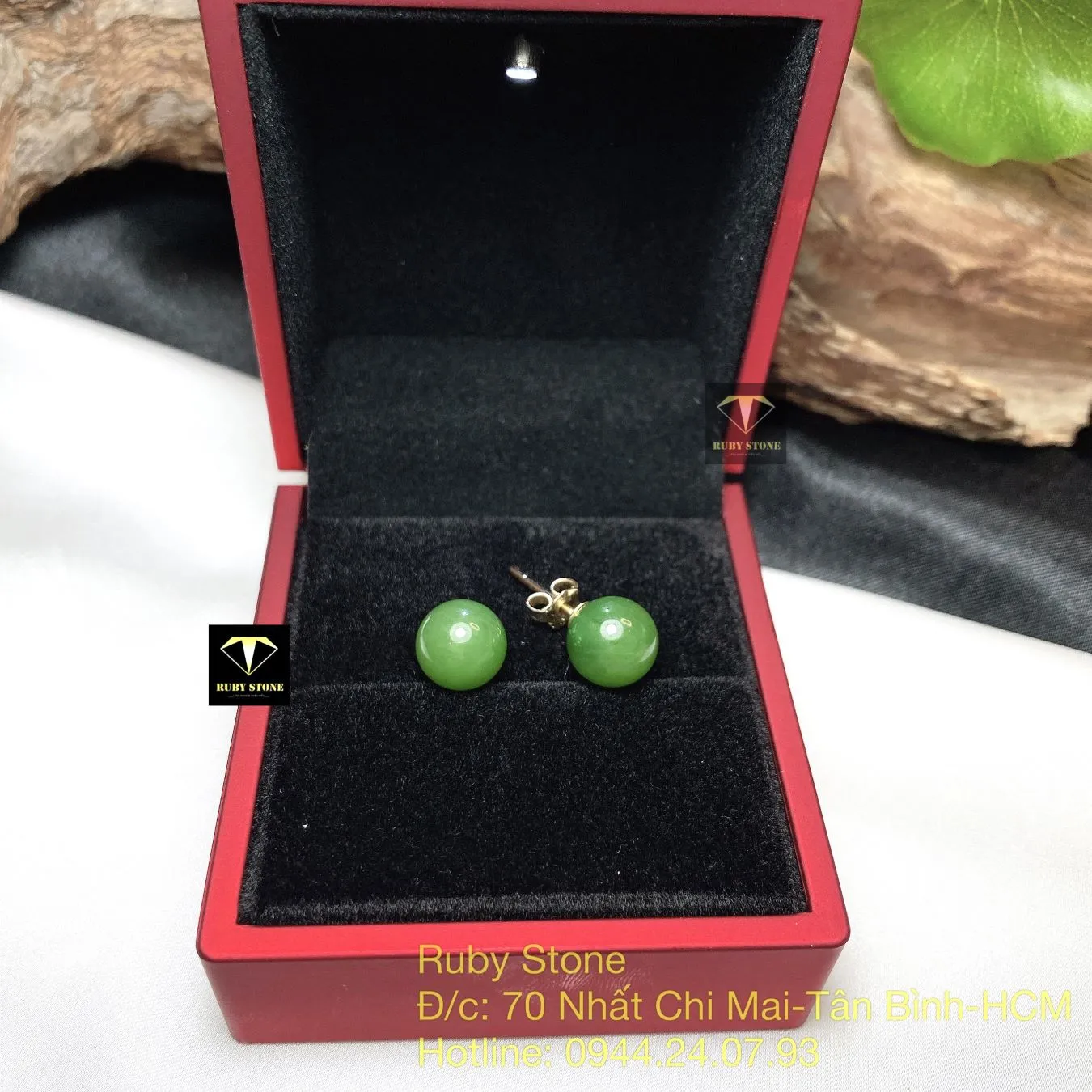 Khuyên tai trái châu ngọc bích xanh lá 9 ly, vàng 18k Khuyên tai trái châu ngọc bích xanh lá 9 ly, vàng 18k - Ảnh 4