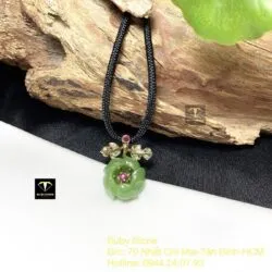 Mặt dây chuyền và khuyên tai hoa mẫu đơn Ngọc bích, vàng 18k