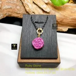 Mặt dây chuyền hoa mẫu đơn Ruby Nam Phi, móc vàng 18k