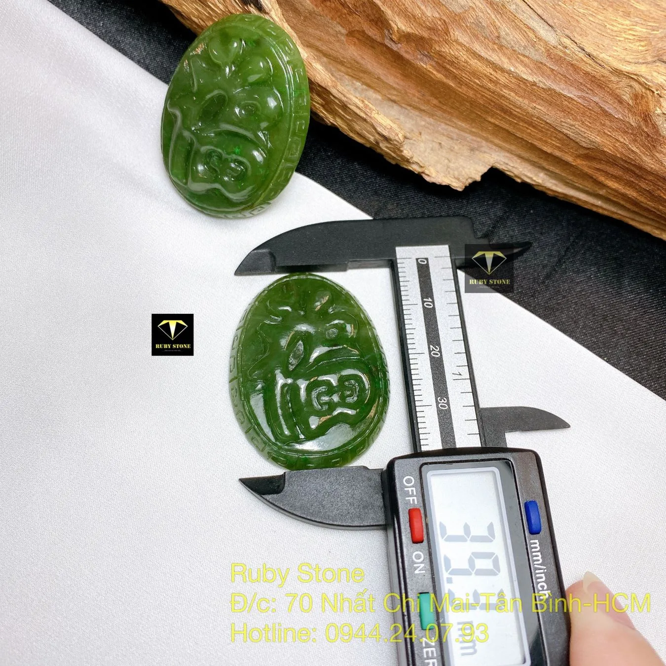 Mặt dây chuyền chữ Phúc ngọc bích viền hoa văn, KT 38mm Mặt dây chuyền chữ Phúc ngọc bích viền hoa văn, KT 38mm - Ảnh 5