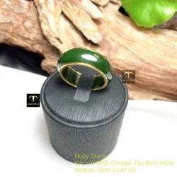 Nhẫn bản tròn 8 ly Ngọc bích xanh đậm VIP, vàng 18k - Hình ảnh 6