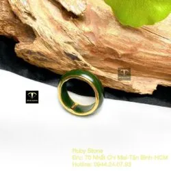 Nhẫn bản tròn 8 ly Ngọc bích xanh đậm VIP, vàng 18k - Hình ảnh 4