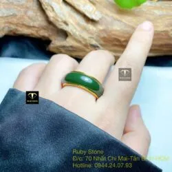 Nhẫn bản tròn 8 ly Ngọc bích xanh đậm VIP, vàng 18k