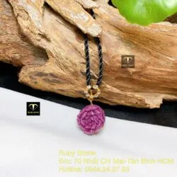 Mặt dây chuyền hoa mẫu đơn Ruby Nam Phi, móc vàng 18k - Ảnh 3