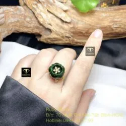 Nhẫn hoa mẫu đơn ngọc Cẩm thạch xanh đen, vàng 18k - Hình ảnh 3