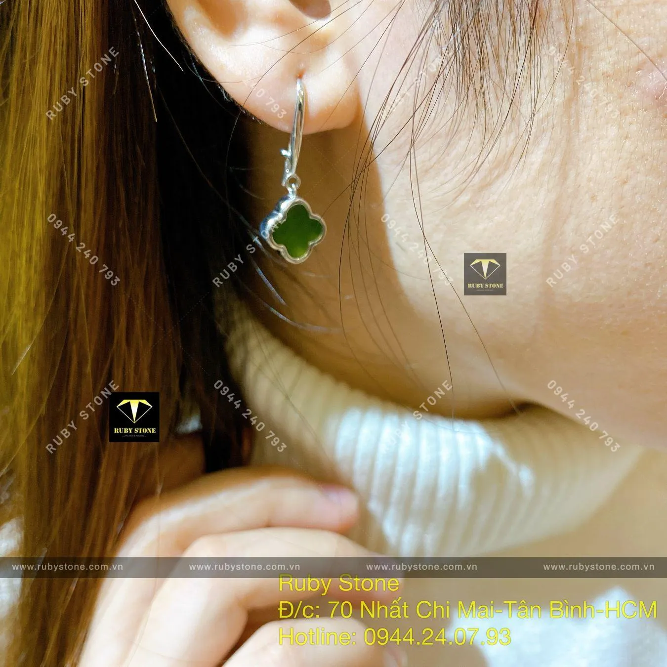 Khuyên tai cỏ bốn cánh Ngọc bích, vàng trắng 585 Khuyên tai cỏ bốn cánh Ngọc bích, vàng trắng 585 - Ảnh 2