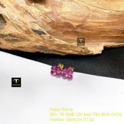 Khuyên tai cỏ bốn cánh Ruby Nam Phi, vàng 18k